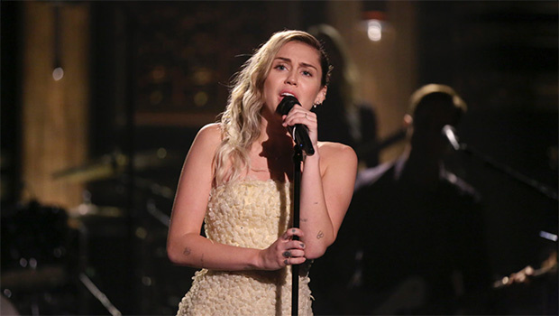 Лас Вегасын хохирогчдод зориулан Мэйли тоглолтоо хийжээ